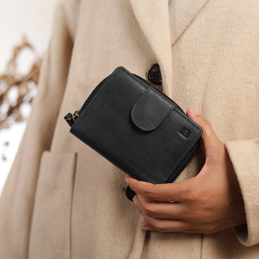 Columbia Leather Purse With Zip