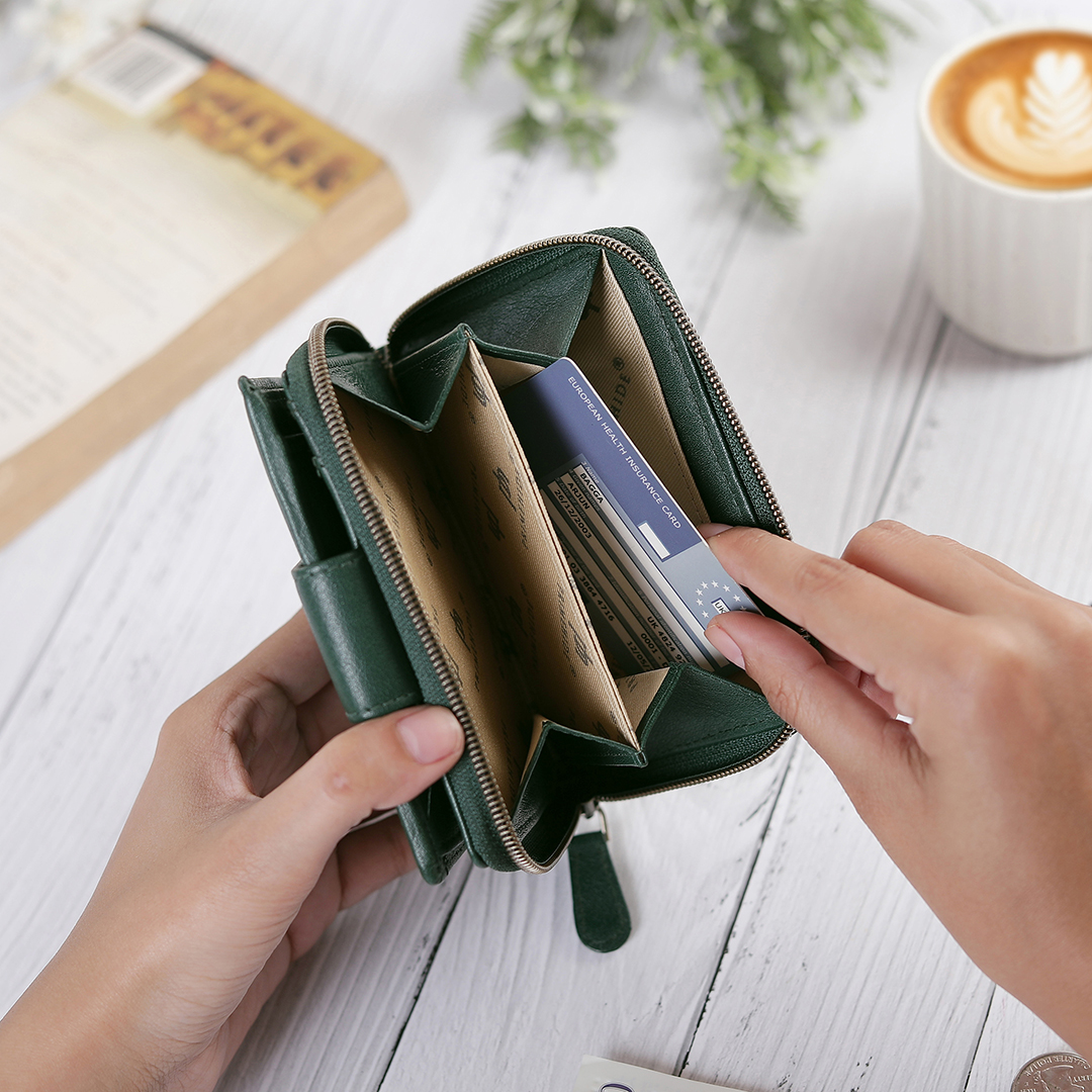 Green Medium Zip Around Tri Fold Purse 21952- 10