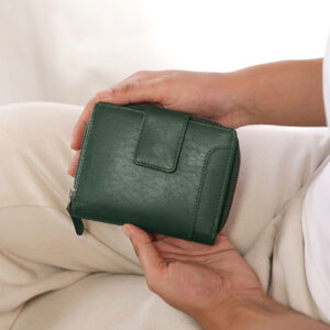 Green Medium Zip Around Tri Fold Purse 21952- 7