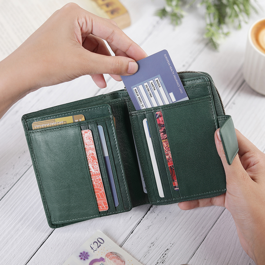 Green Medium Zip Around Tri Fold Purse 21952- 9